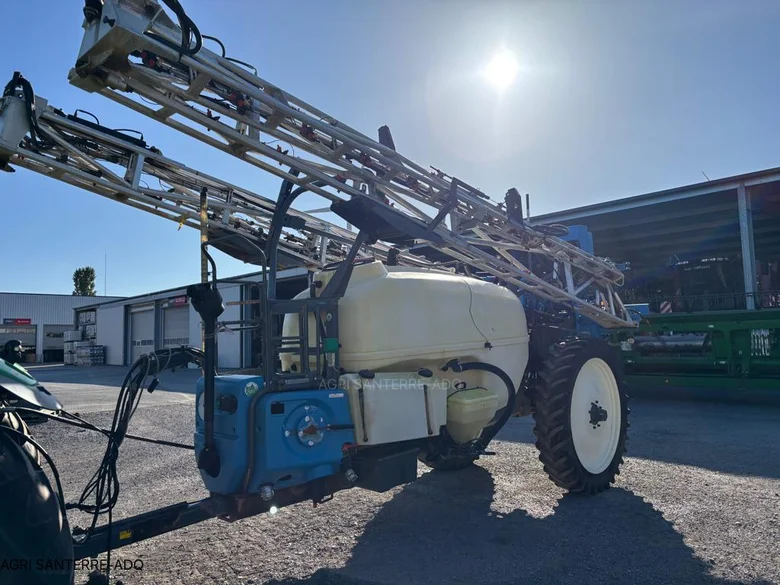 Pulvérisateur et distributeur à engrais EVRARD METEOR