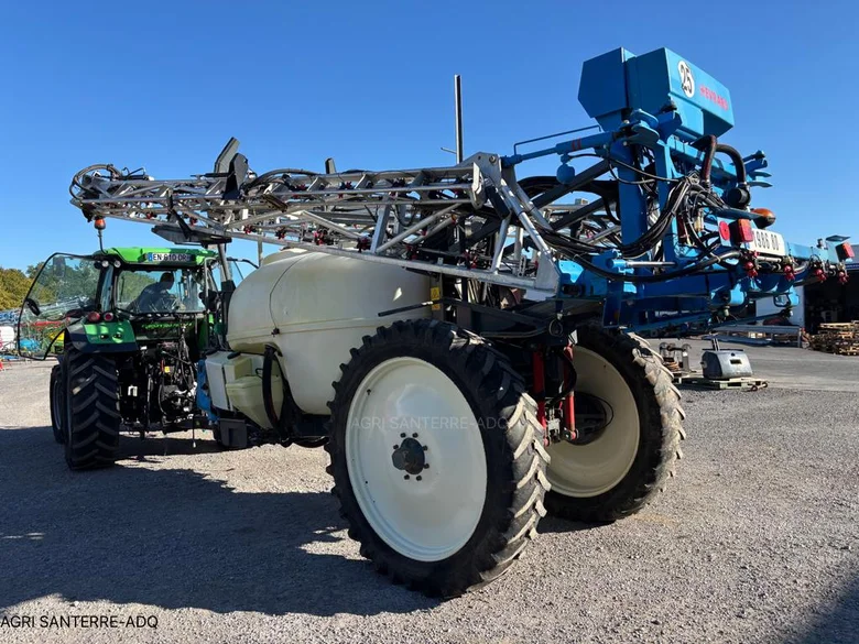 Pulvérisateur et distributeur à engrais EVRARD METEOR