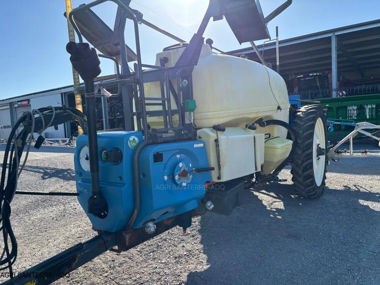 Pulvérisateur et distributeur à engrais EVRARD METEOR