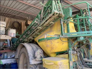 Pulvérisateur et distributeur à engrais JOHN-DEERE 840