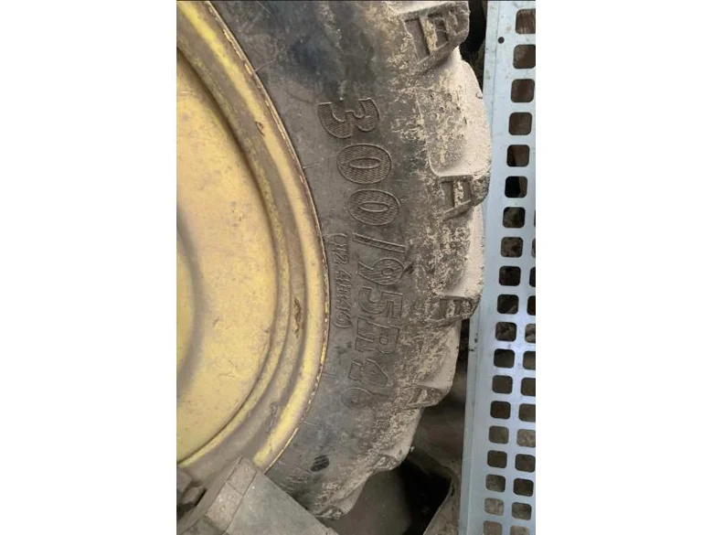 Pulvérisateur et distributeur à engrais JOHN-DEERE 840