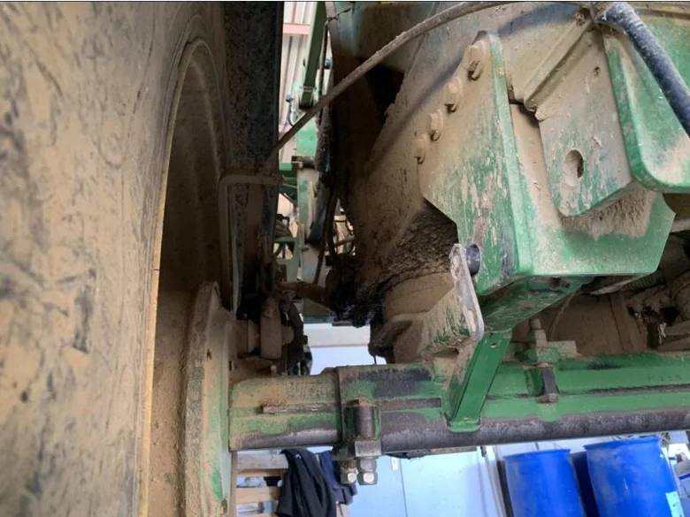 Pulvérisateur et distributeur à engrais JOHN-DEERE 840