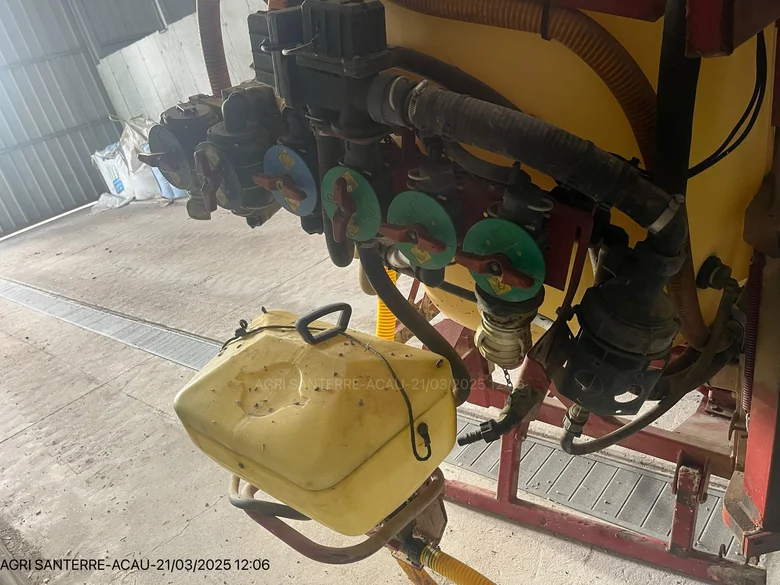 Pulvérisateur et distributeur à engrais HARDI-EVRARD MEGA