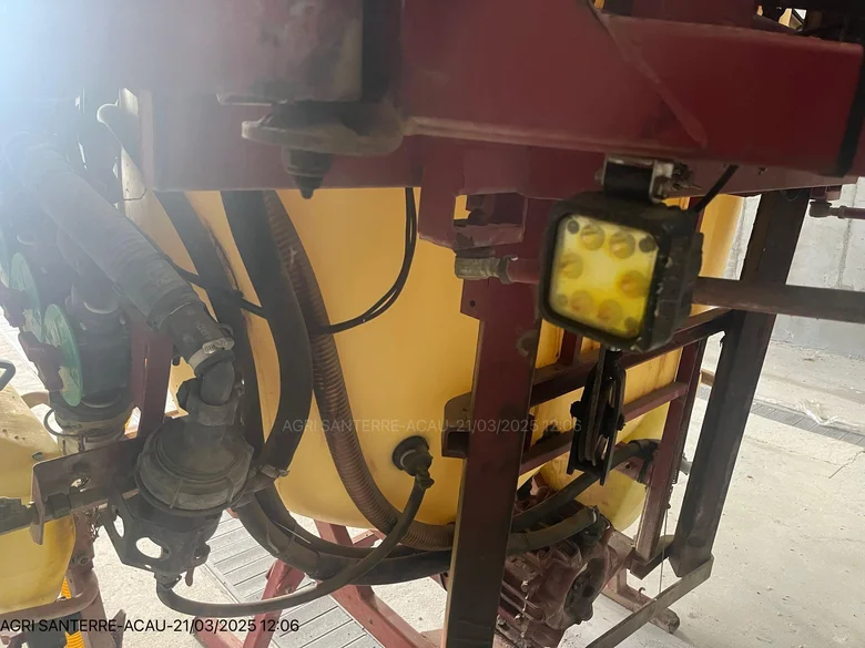 Pulvérisateur et distributeur à engrais HARDI-EVRARD MEGA