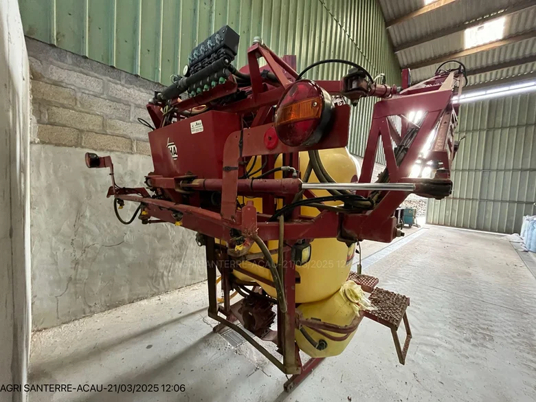 Pulvérisateur et distributeur à engrais HARDI-EVRARD MEGA