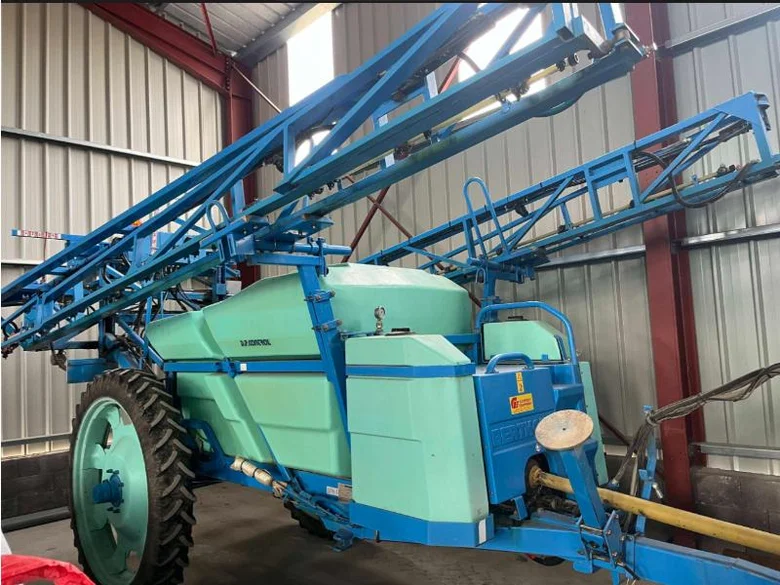 Pulvérisateur et distributeur à engrais BERTHOUD RACER
