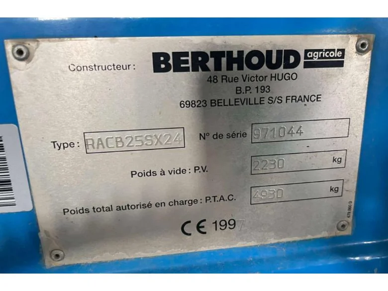 Pulvérisateur et distributeur à engrais BERTHOUD RACER