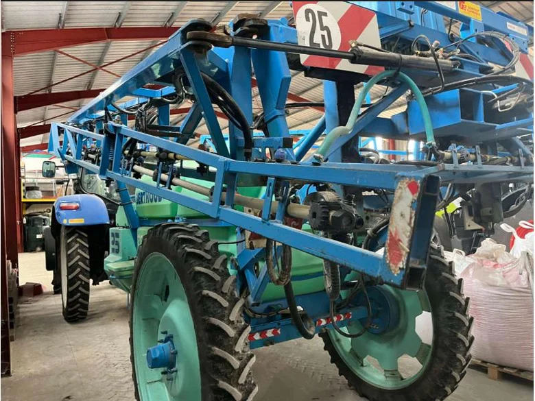 Pulvérisateur et distributeur à engrais BERTHOUD RACER