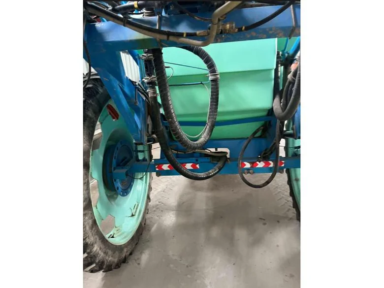 Pulvérisateur et distributeur à engrais BERTHOUD RACER