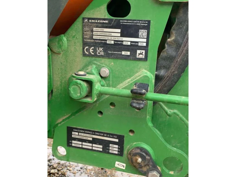 Pulvérisateur et distributeur à engrais AMAZONE UX 3200