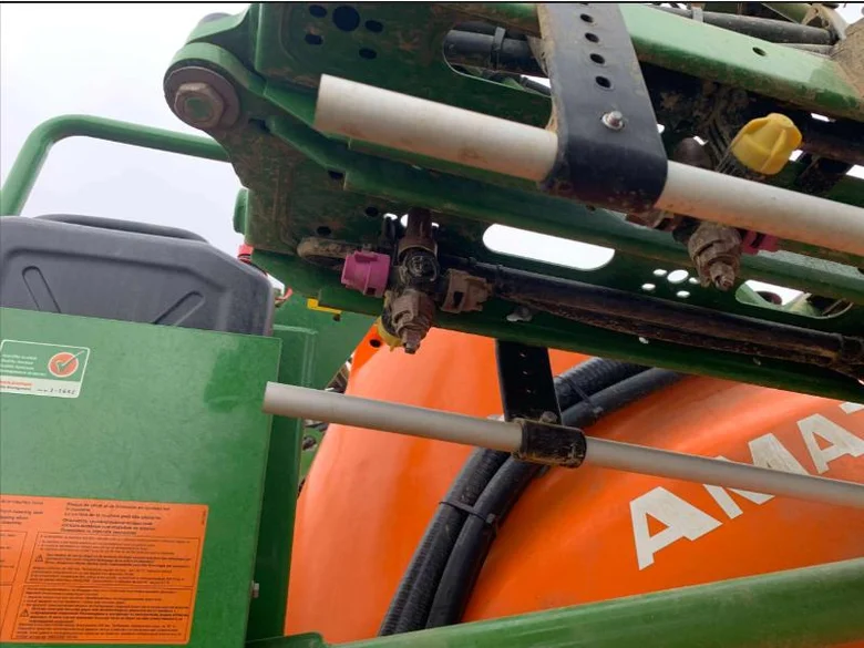 Pulvérisateur et distributeur à engrais AMAZONE UX 3200