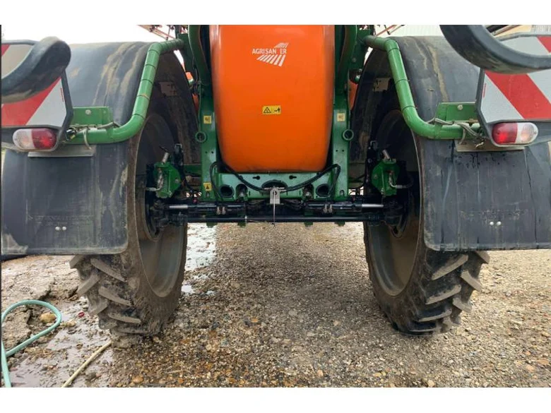 Pulvérisateur et distributeur à engrais AMAZONE UX 3200