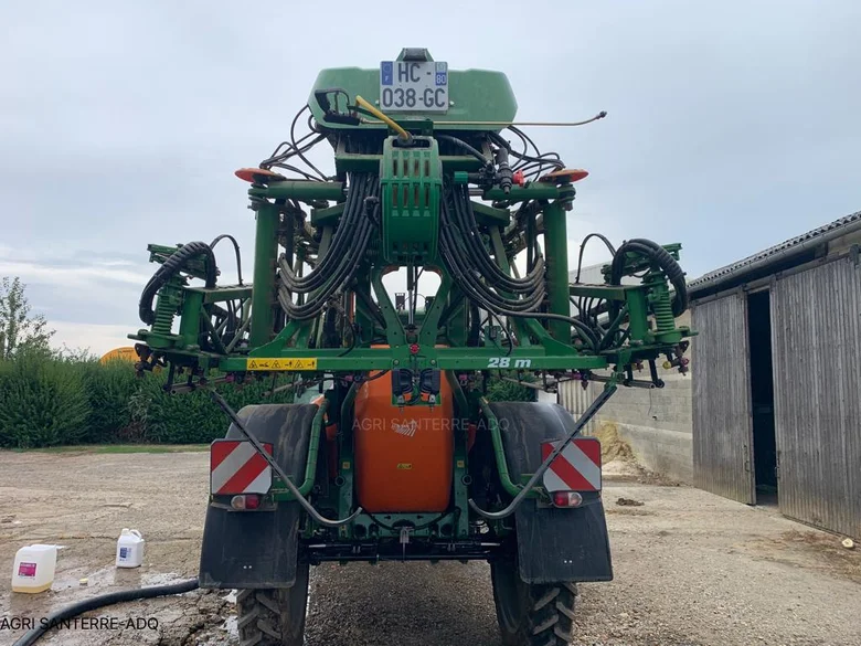 Pulvérisateur et distributeur à engrais AMAZONE UX 3200