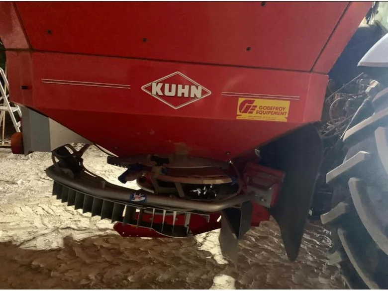 Pulvérisateur et distributeur à engrais KUHN AXIS 401