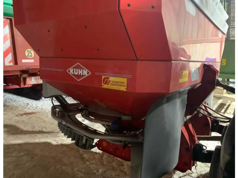 Pulvérisateur et distributeur à engrais KUHN AXIS 401