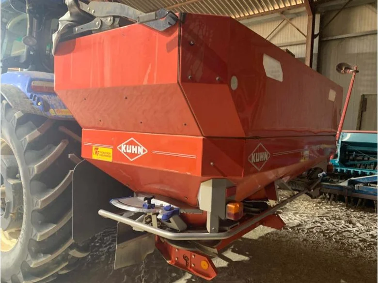 Pulvérisateur et distributeur à engrais KUHN AXIS 401