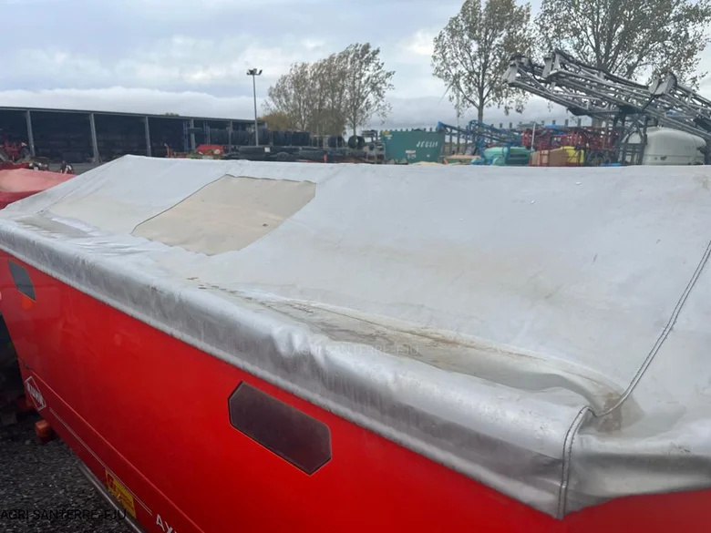 Pulvérisateur et distributeur à engrais KUHN AXIS 401