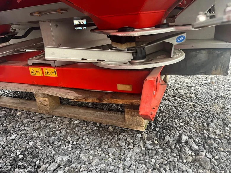 Pulvérisateur et distributeur à engrais KUHN AXIS 401