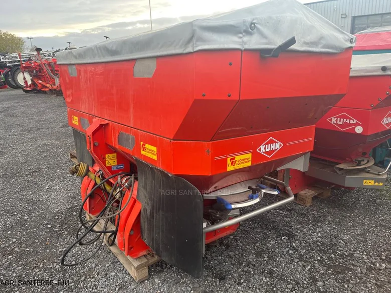 Pulvérisateur et distributeur à engrais KUHN AXIS 401