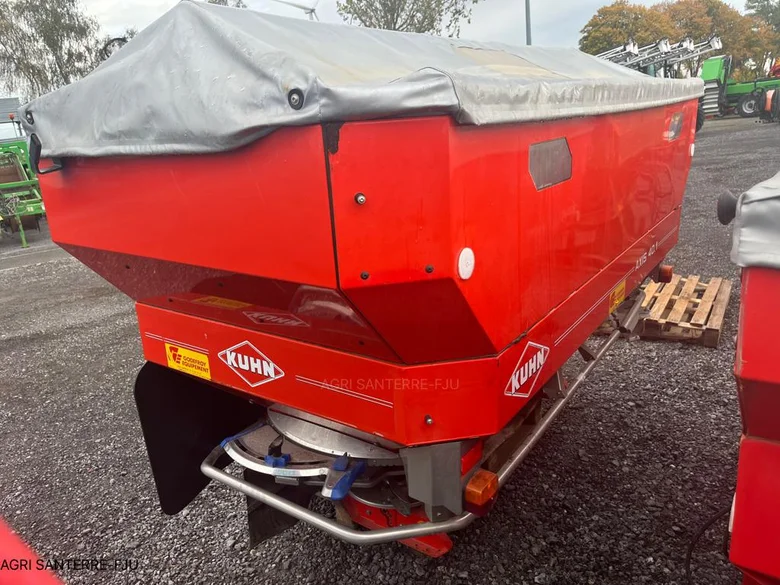 Pulvérisateur et distributeur à engrais KUHN AXIS 401